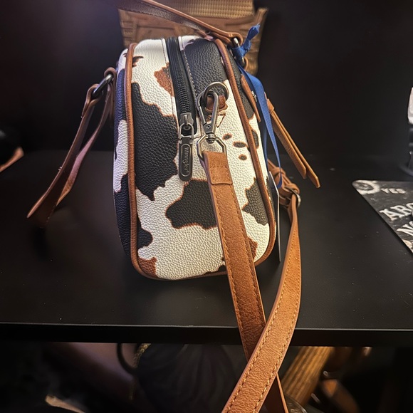 Wrangler Cow Print Crossbody Bag with Tan Accents - Picture 6 of 7